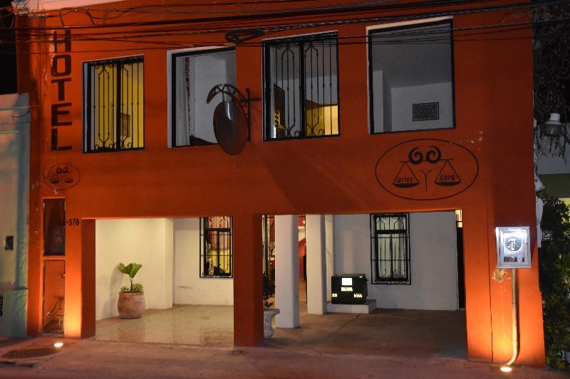 Hotel Aries Y Libra Mérida Exterior foto